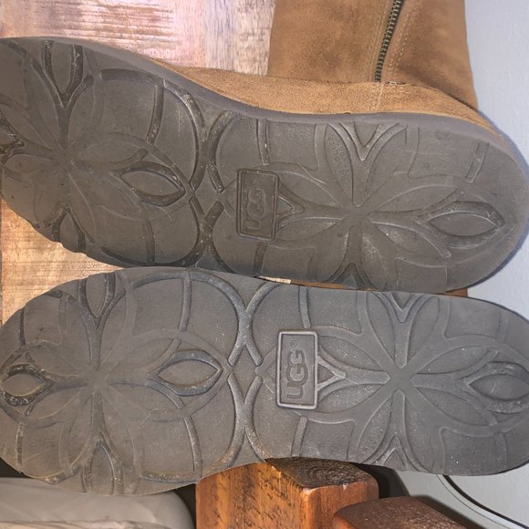 uggs with side zipper - Picture 4 of 7